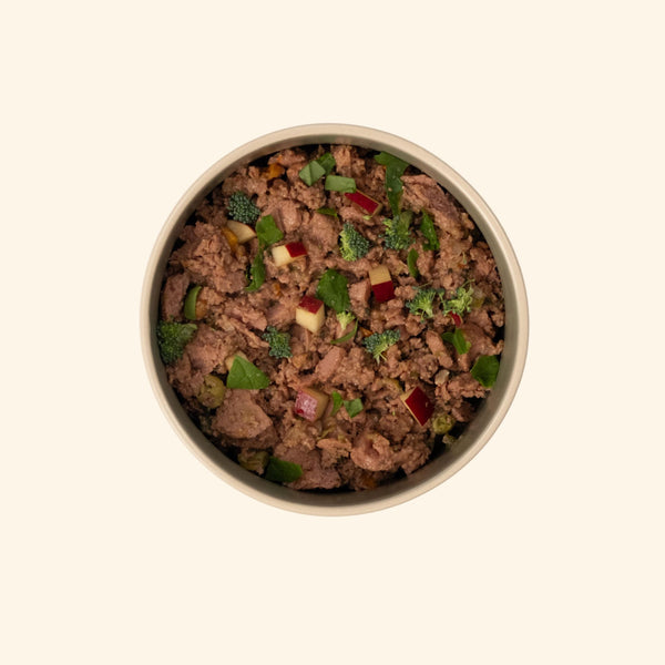 Napf mit Tasty Petfood Chick Chicken: dampfgegartes Frischfutter mit Huhn und Gemüse